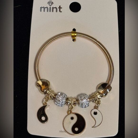 Source Unknown Jewelry - Mint Yin Yang Stretch Charm Bracelet with Black and White Accents